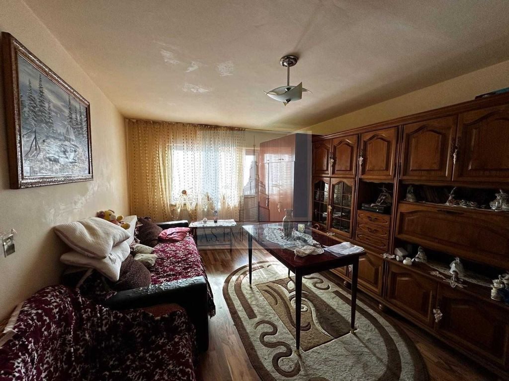 Penthouse de 3 camere zona Tractorul