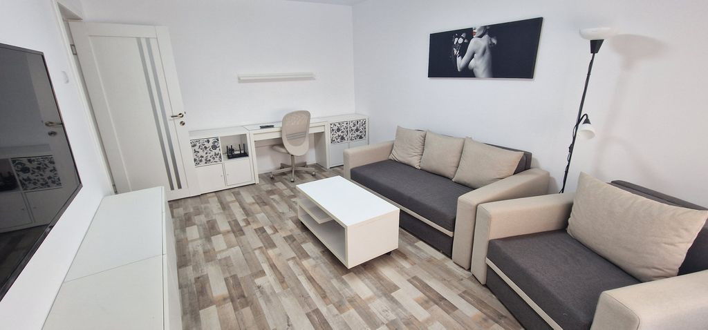 Apartament renovat zona Boema, 2 camere decomandate.