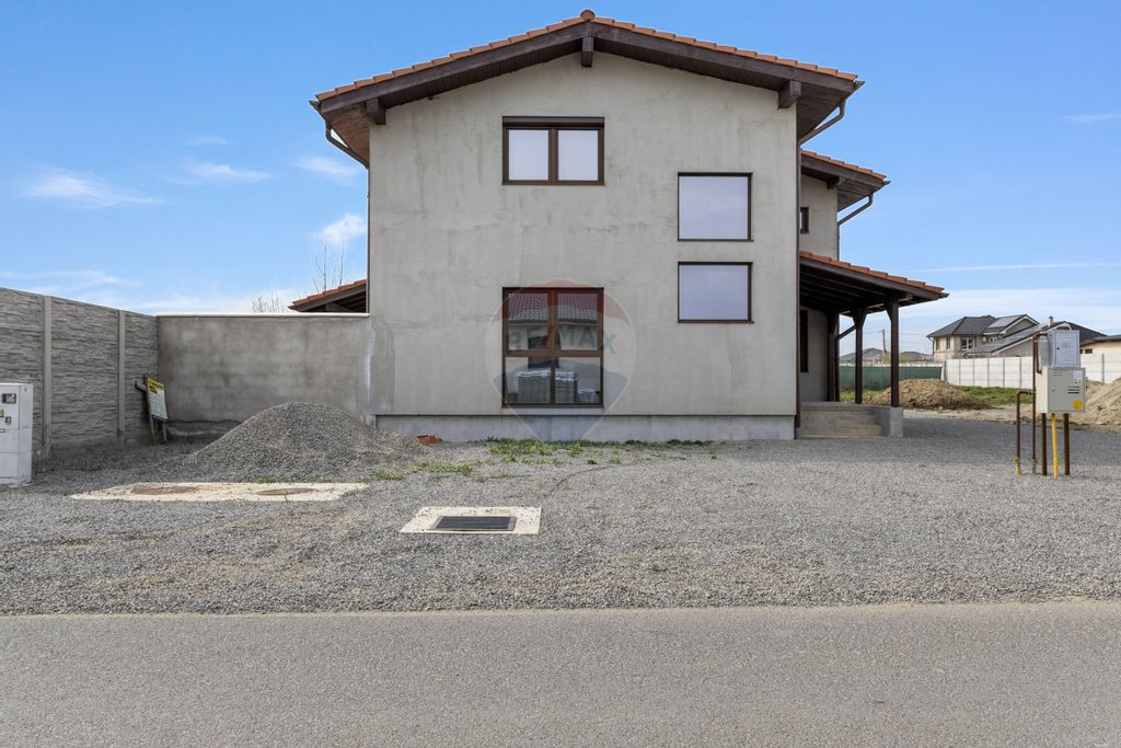 Casă noua 150 mpu de vânzare in Livada,Arad