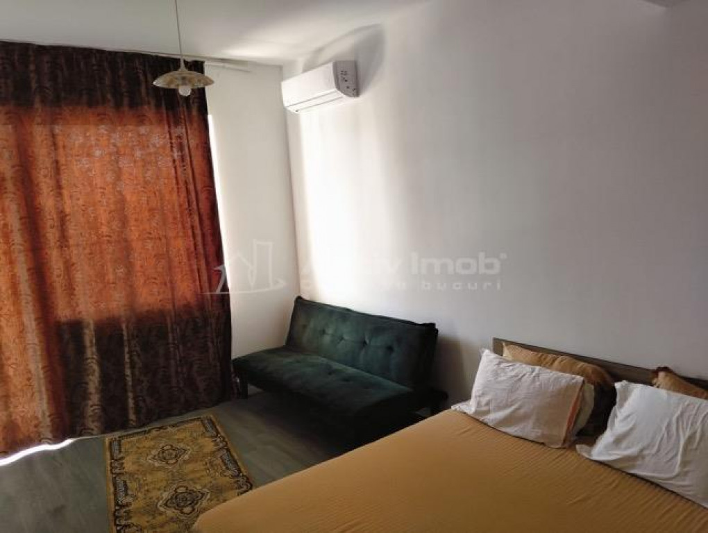 STUDIO MAMAIA NORD, HANUL CU PESTE