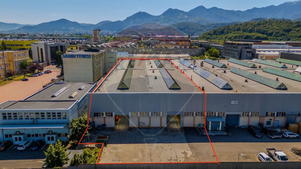 2 tronsoane hala |2 poduri rulante 10/18 T, Parcare, Prod...