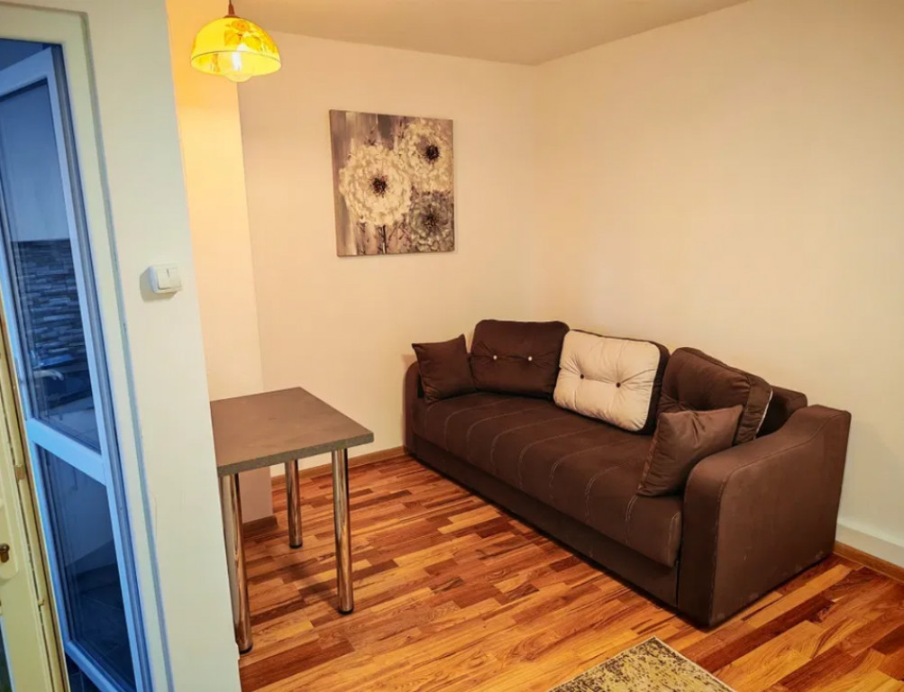 Garsoniera decomandata - zona Astra