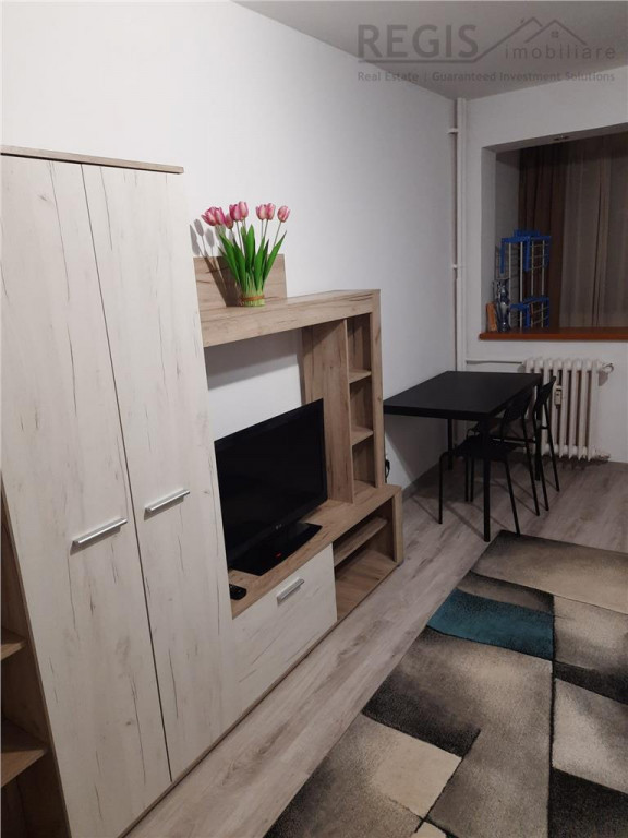 Garsoniera spatioasa zona Astra