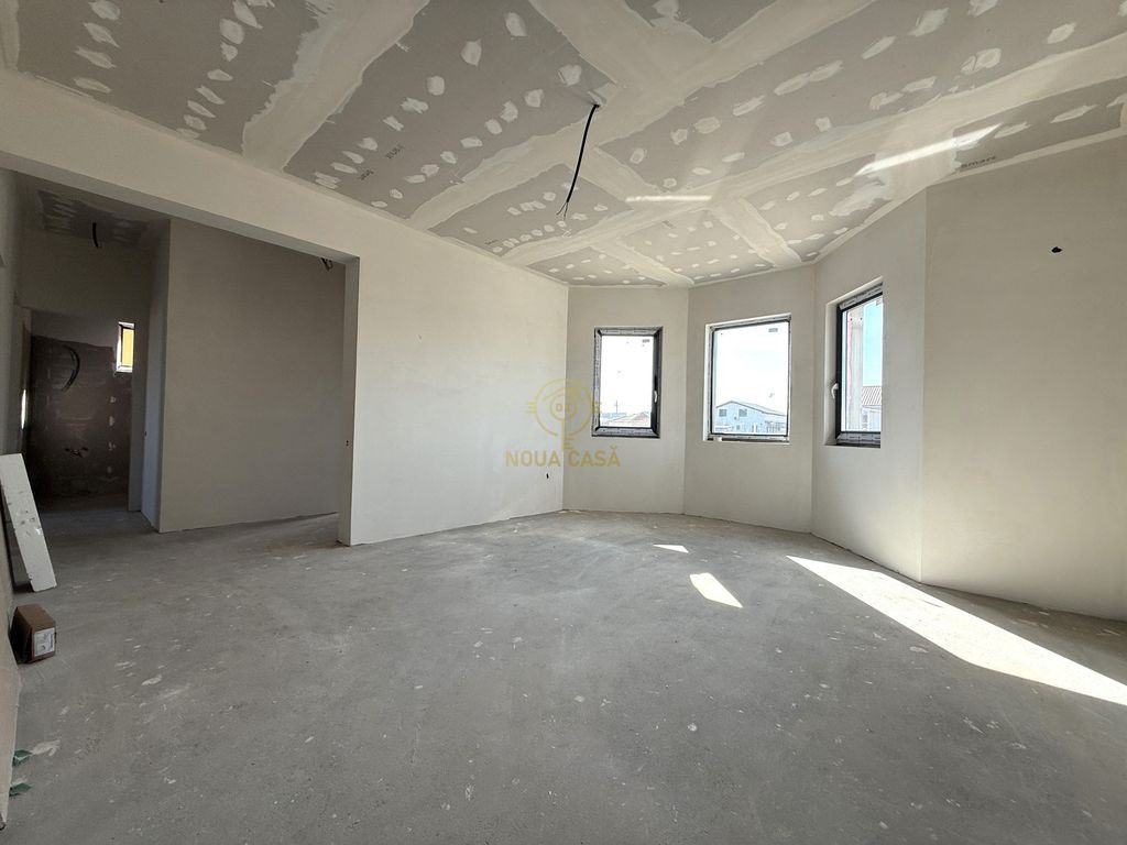 De Vanzare Casa 3 Dormitoare/Garaj/Terasa cu Teren Genero...