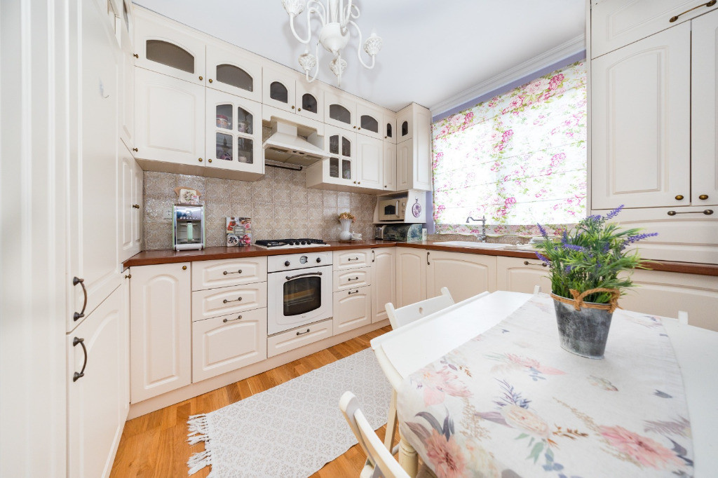 Apartament 3 camere – Astra | Etaj 1 | Complet renovat | Mobilat & uti