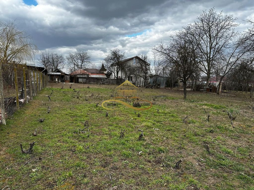 Teren Magura 2000 mp - intravilan -str. Intre Vii / Bacau