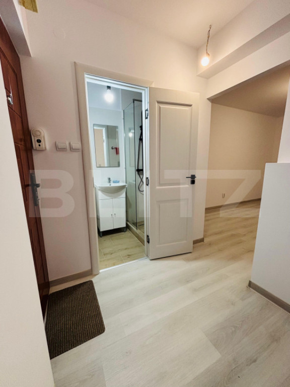 Cameră de cămin renovată complet, cu baie proprie, zona N