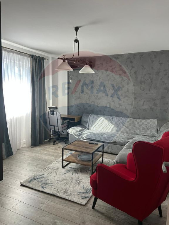 Apartament cu 2 camere de închiriat în zona 1 Decembrie...