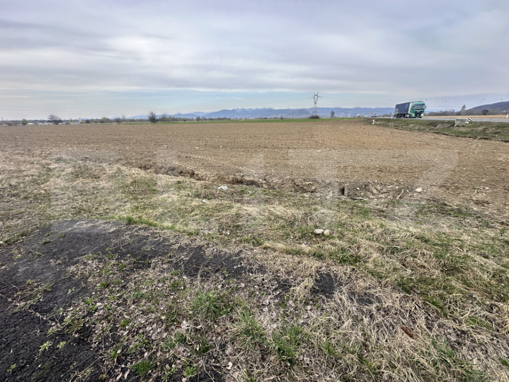 ???? Teren intravilan 32.000 mp – poziție strategică lâ