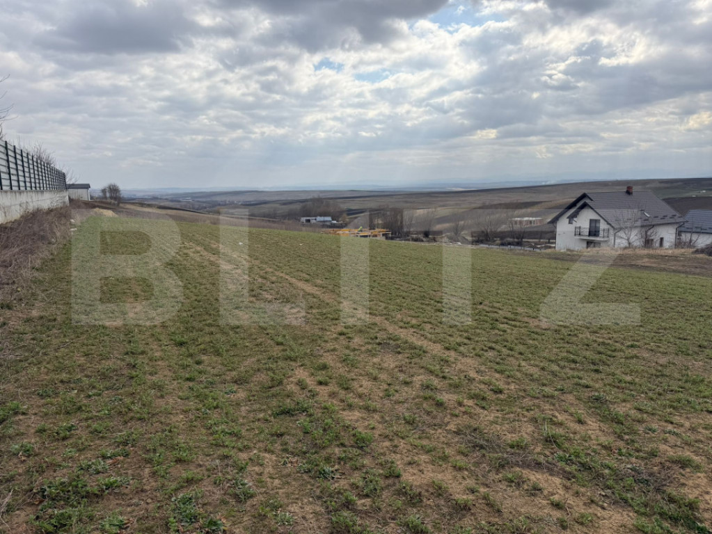 Teren intravilan, 800 mp, utilitati la 100 m - zona Moara