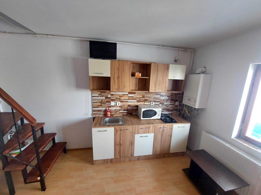 Aparatorii patriei etaj 5 mansarda studio