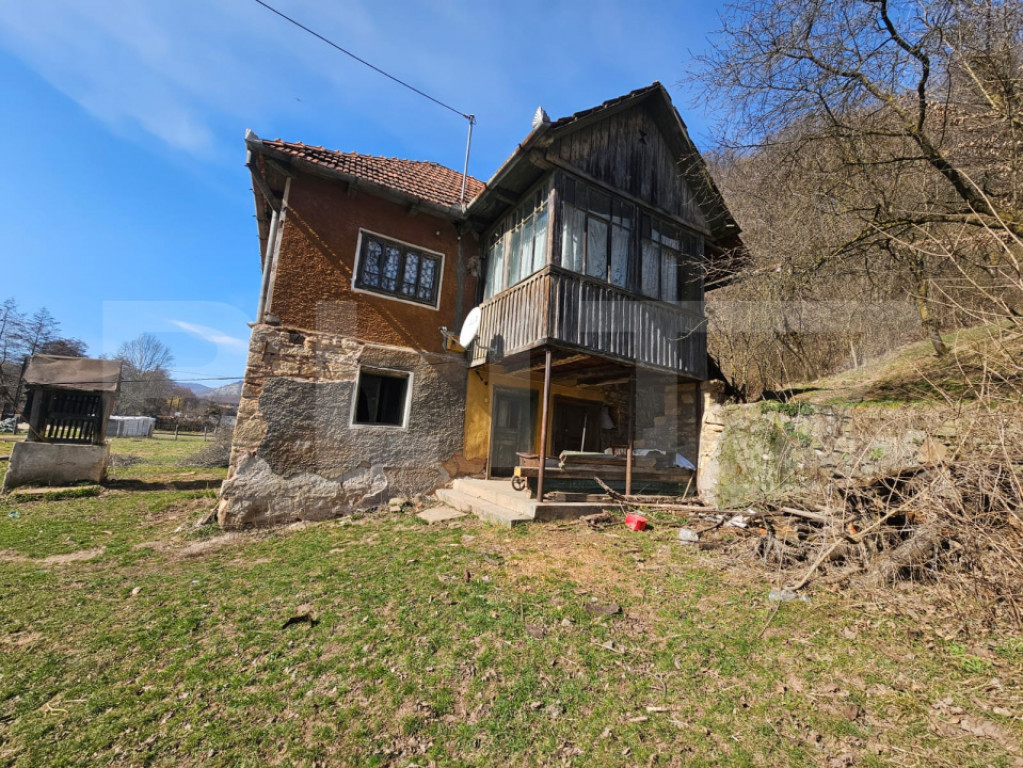 Casă cu teren generos 6.820 mp, lângă pădure și râu ??