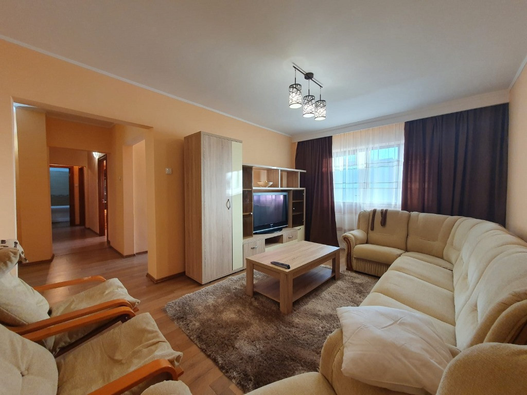 Ap 3 cam zona Nord, parter, mobilat, 450 euro