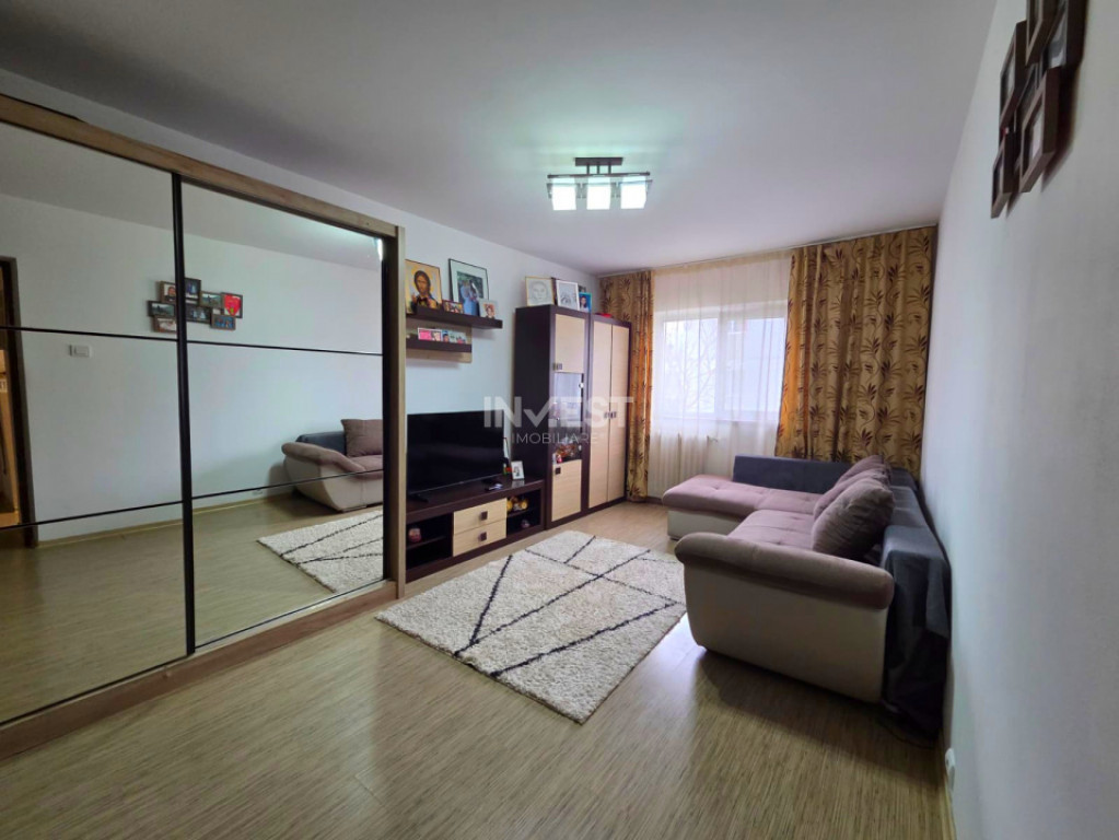 Apartament 2 camere- Decomandat- Etaj intermediar