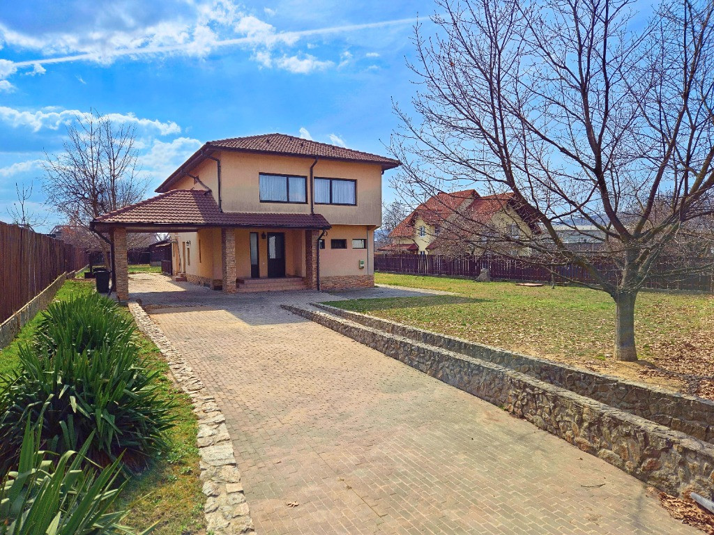 Casa si spatiu comercial - Calea Bucuresti/Goranu