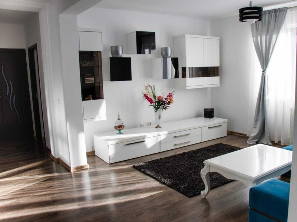 Apartament 2 camere Tractorul -Coresi,mobilat,136000 Euro