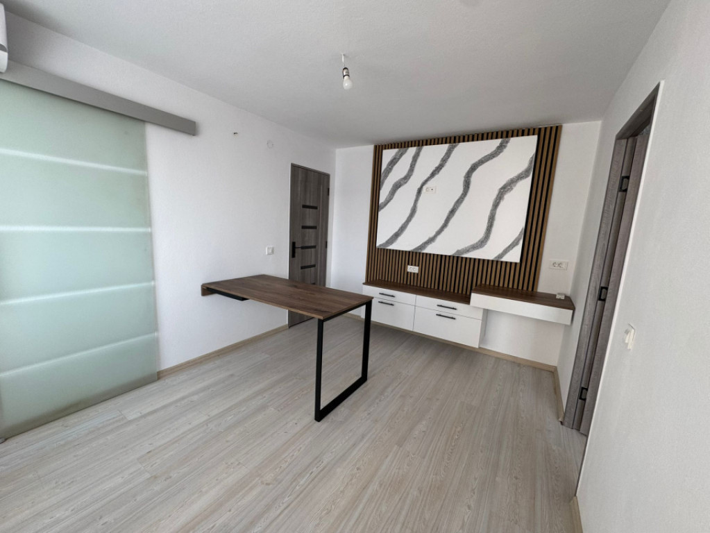 Apartament 2 camere, et 2/4 Filiasi , Ultrafinisat