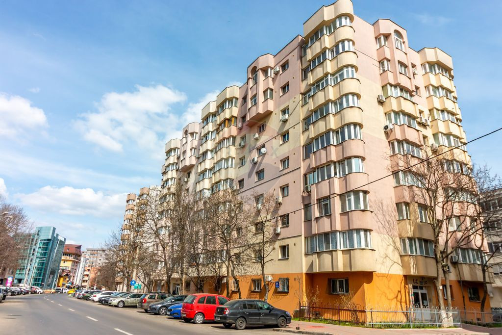 Apartament cu 3 camere de vânzare în zona Vitan Mall / ...