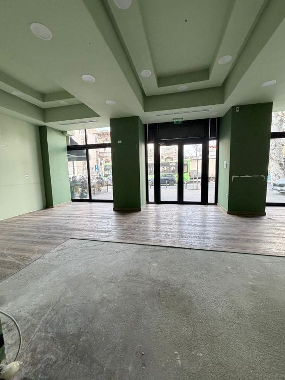 Zona Piata Romana - Calea Dorobantilor 105 mp vitrina 9 m