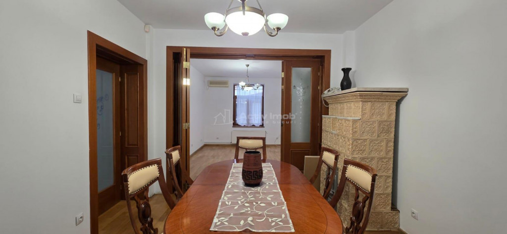Vila 5 camere, 150 mp, Piata Alba Iulia- Decebal