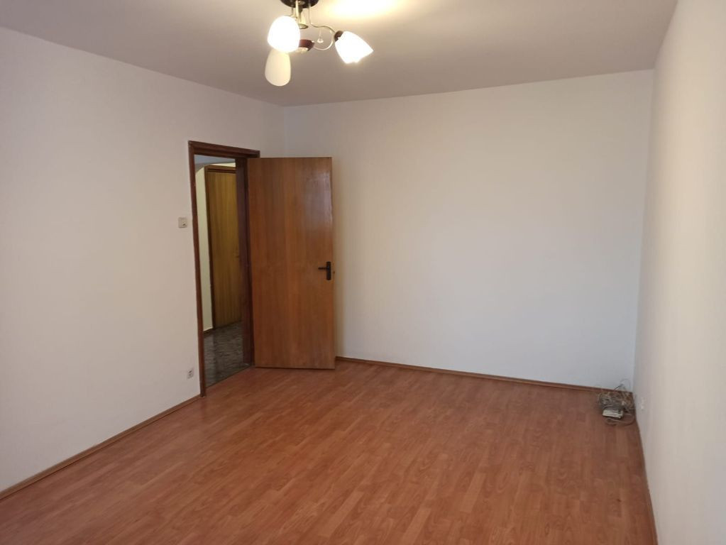 3cam.dec-1baie-disponibil imediat/Bvd Brancoveanu 130-132...