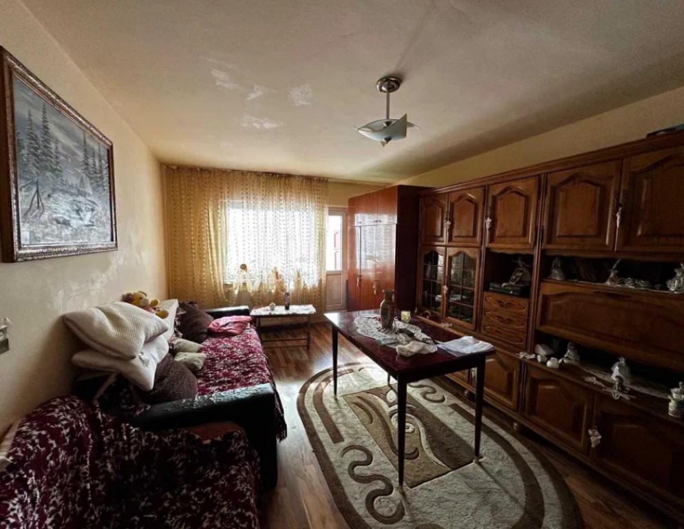 Apartament 3 camere, decomandat - zona Tractorul