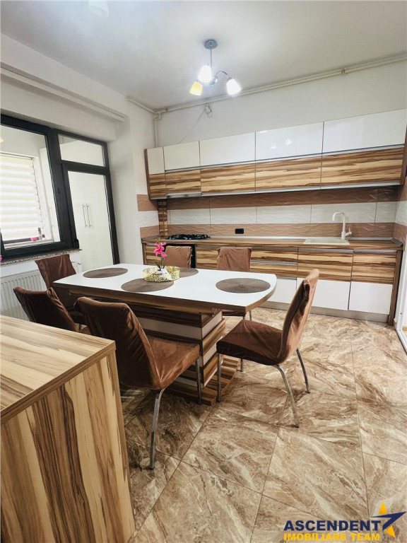 Apartament 3 camere decomandat, mobilat, utilat modern, zon