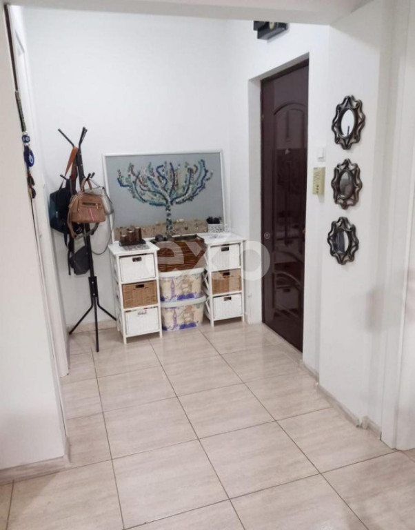De vanzare apartament cu 3 camere, zona Dacia, Victoria, Con