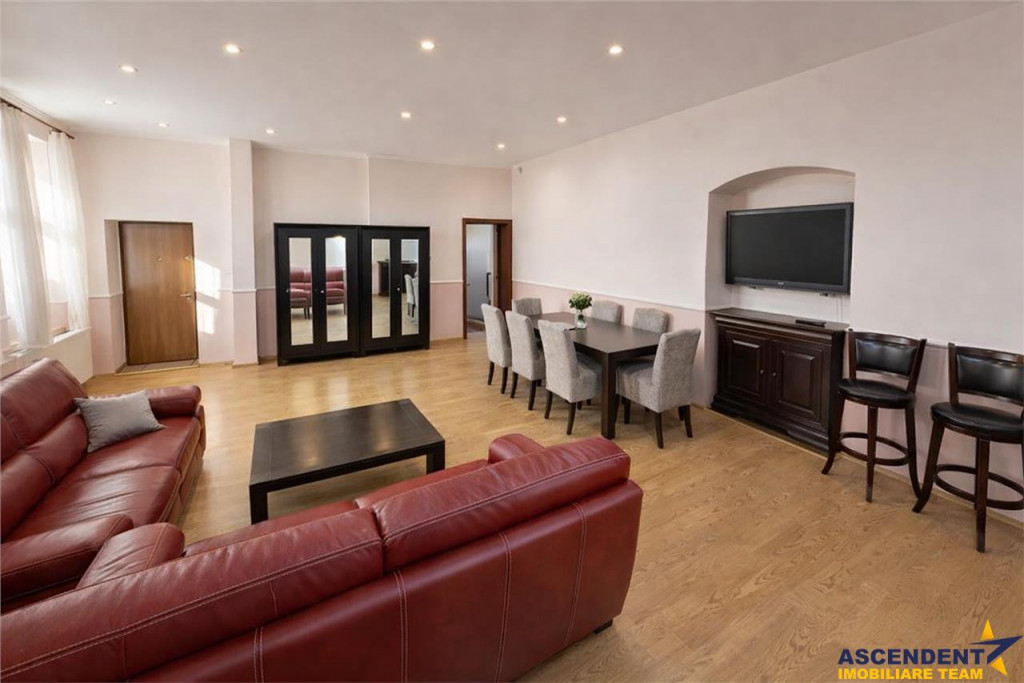 Rezidenta 4 camere,in farmec istoric, vedere Tampa,cu beci s