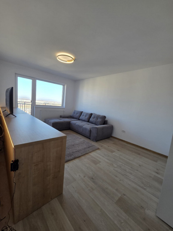Apartament cu 3 camere, suprafata generoasa de 75mp si loc d