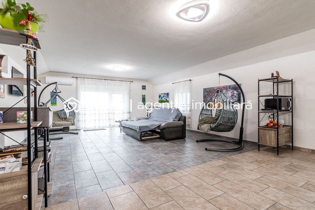 Casă modernă (2021) – Priveliște panoramică spre Lu...