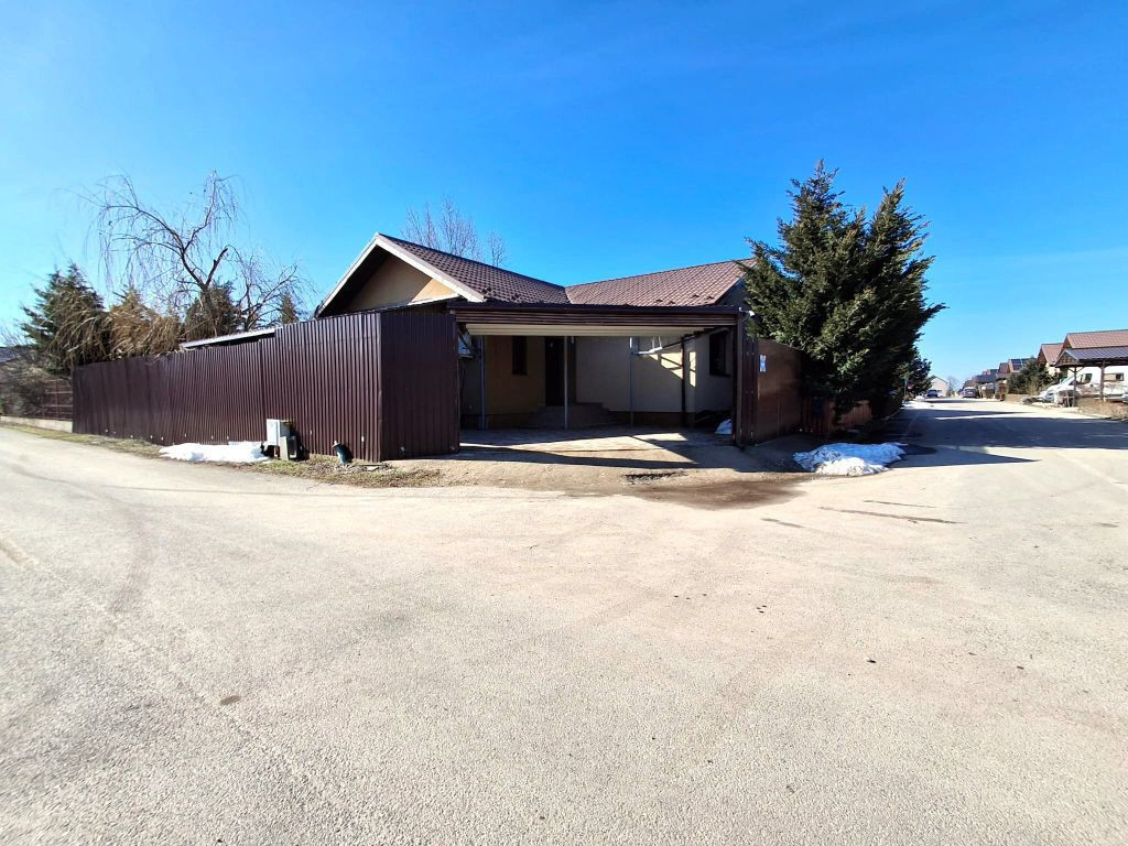 Casa individuala 4 camere Tunari Balotesti Good Afternoon...