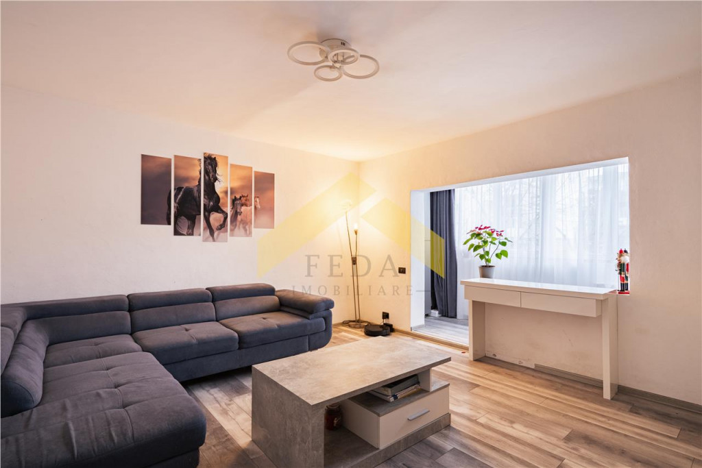 Apartament 3 camere de cartier Micalaca, zona 500