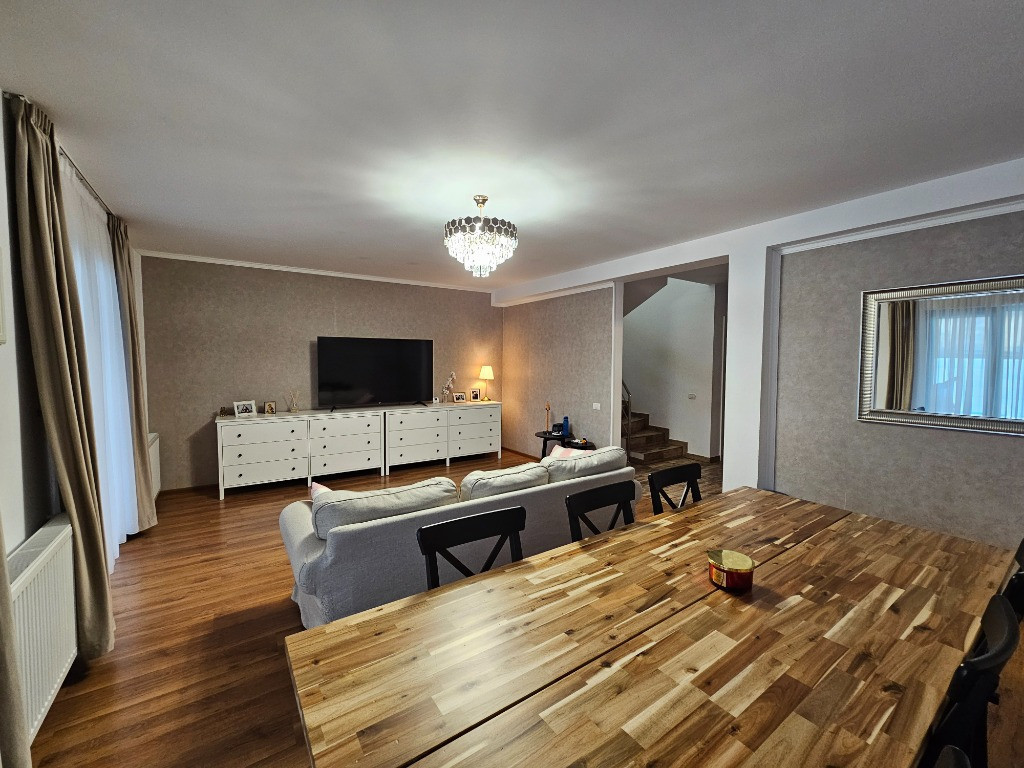 Vila moderna cu piscina si curte amenajata, Comuna Berceni