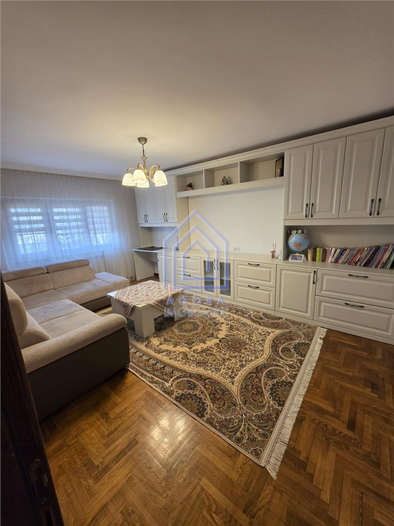 Apartament cu 3 camere - complet mobilat si utilat