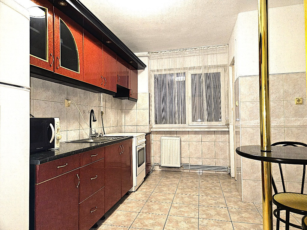 Apartament 3 camere de inchiriat zona Centrala - Boul Rosu Arad