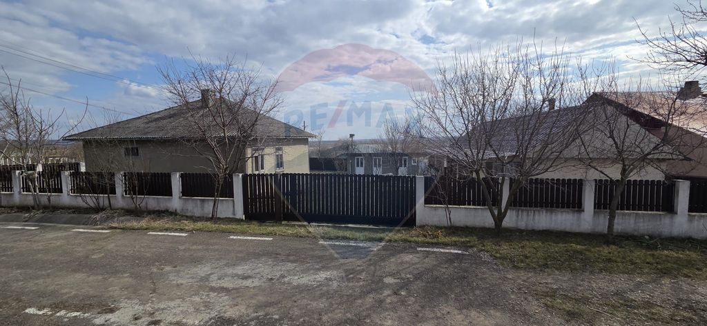 Casă / Vilă cu 4 camere de vânzare