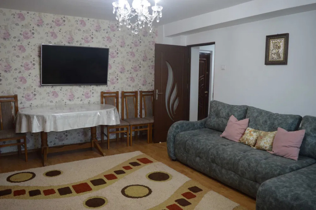 Apartament Cu 2 Camere Decomandate Zona Obcini