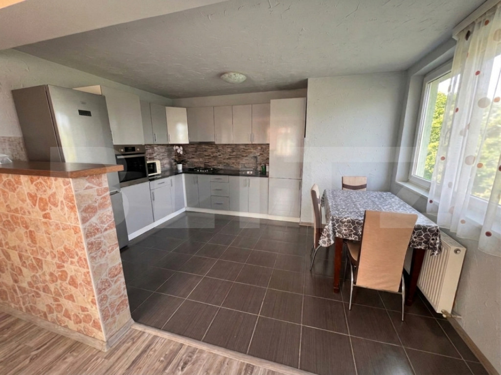 Apartament 3 camere decomandat, 89 mp, cu terasă și curte