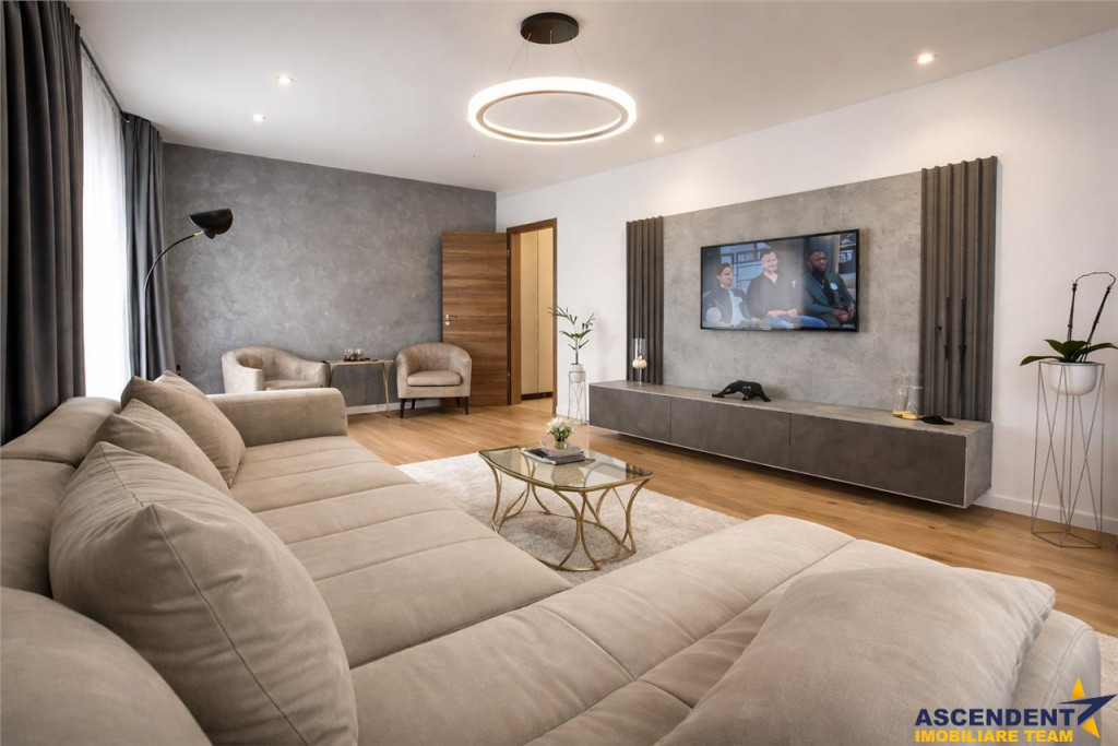 Lux, decomandat, balcon, loc parcare, Cosmopolit, Brasov