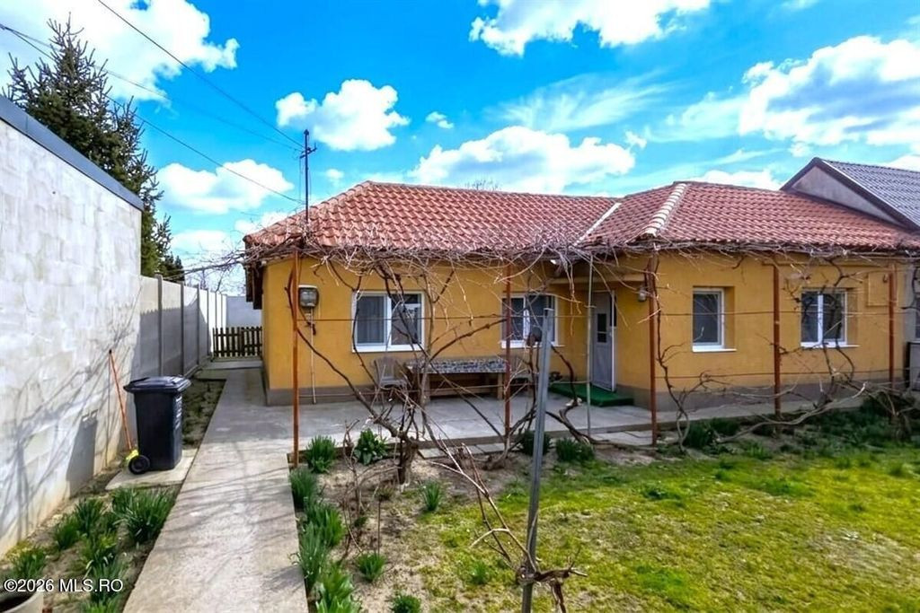 Cumpana - Str. Crinului 5, casa cu teren 625 mp, deschide...