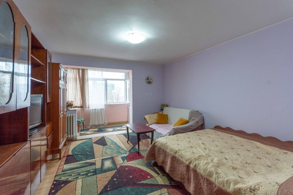 Costin Georgian Lucretiu Patrascanu, Garsoniera modesta, ...