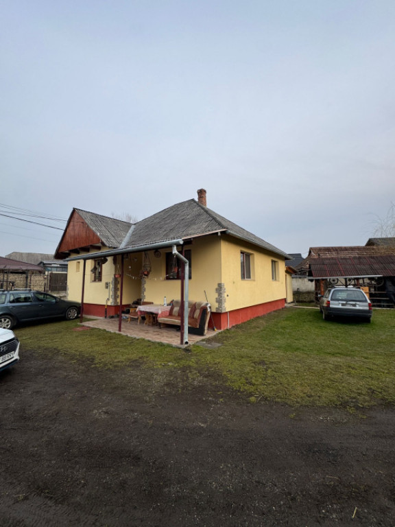 Casă 100 mp în Satul Nou de Sus, 8 ari, garaj