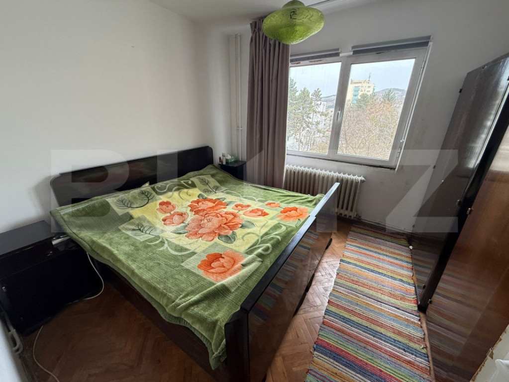 Apartament 4 camere, etaj intermediar, 2 băi, boxă,| G. Al