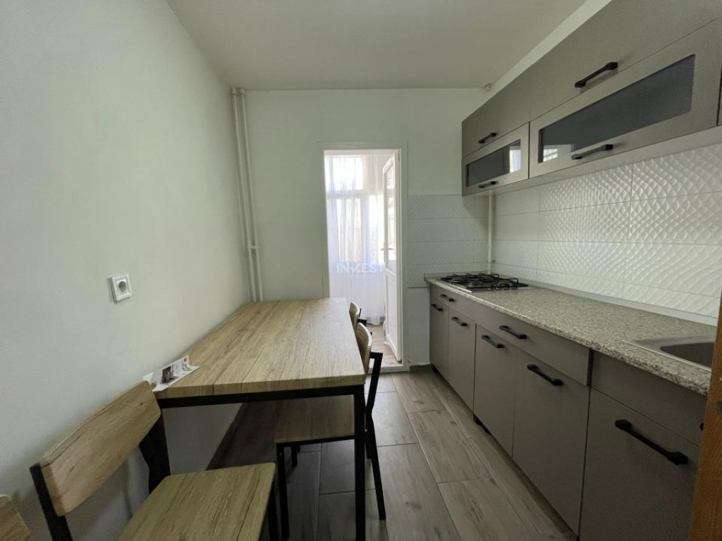 Apartament de vanzare, 2 camere, decomandat, zona Canta - Pr