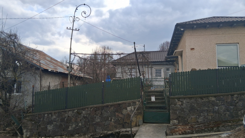 Casă cu teren generos de vânzare în Poiana Câmpina