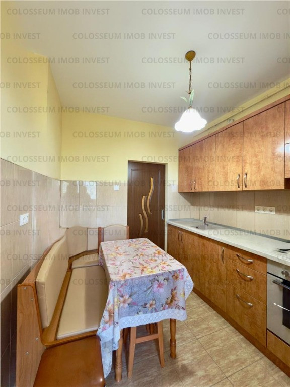 Apartament 3 camere, 70 mp utili si 30 mp pod amenajat,central Schei