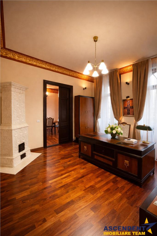 Nivel in vila, sectiunea special, loc parcare, Central, Bras