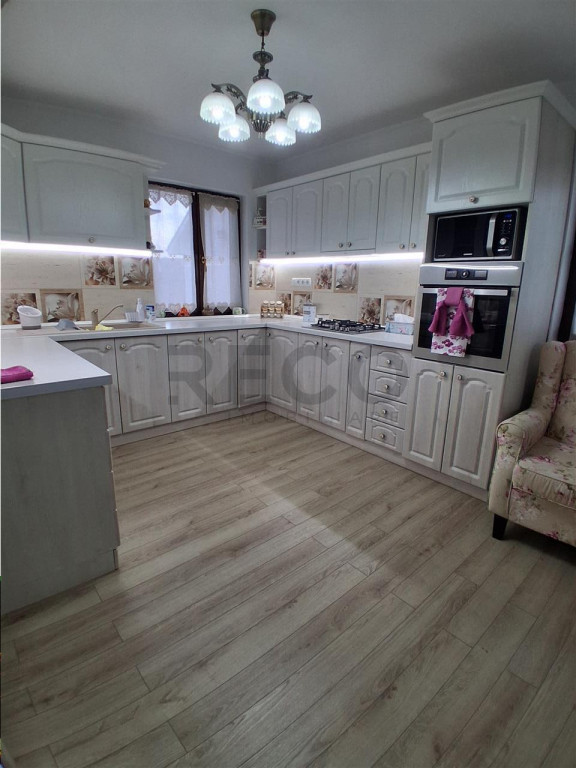 RECO Vila cu 6 camere garaj teren generos- zona Baile Fe