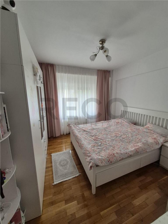 RECO Apartament 4 camere, decomandat, Bloc cu lift, Etajul 2